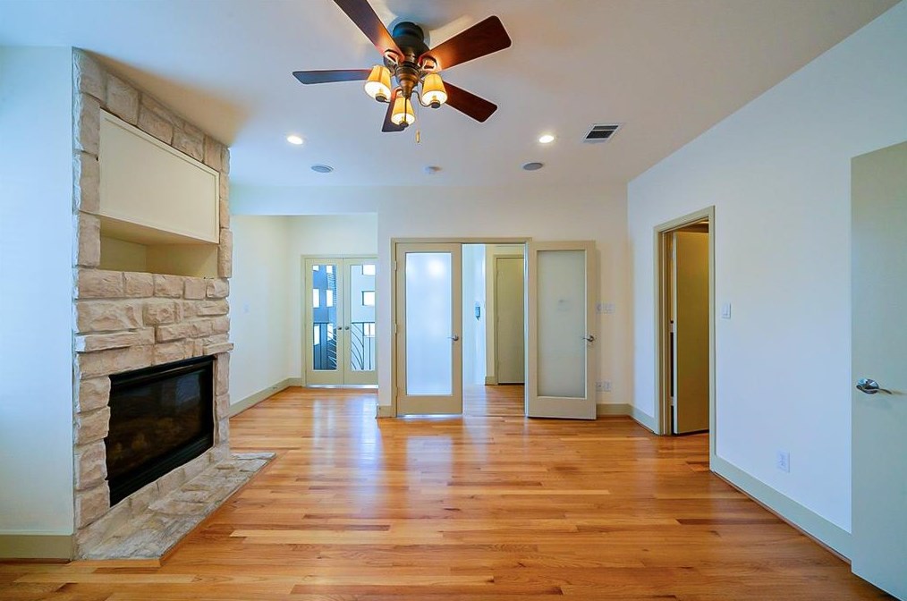 5624 Darling St, Houston TX  77007-1828 exterior