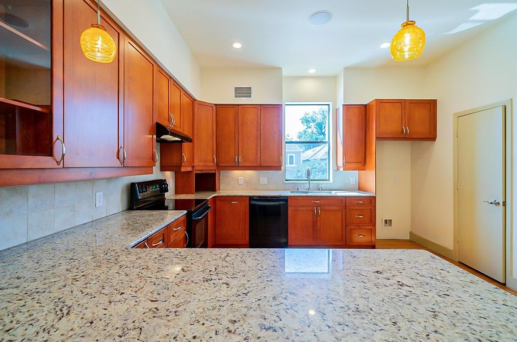5624 Darling St, Houston TX  77007-1828 exterior