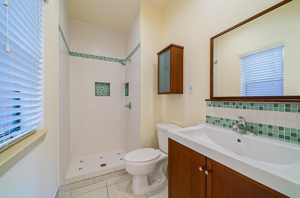 5624 Darling St, Houston TX  77007-1828 exterior
