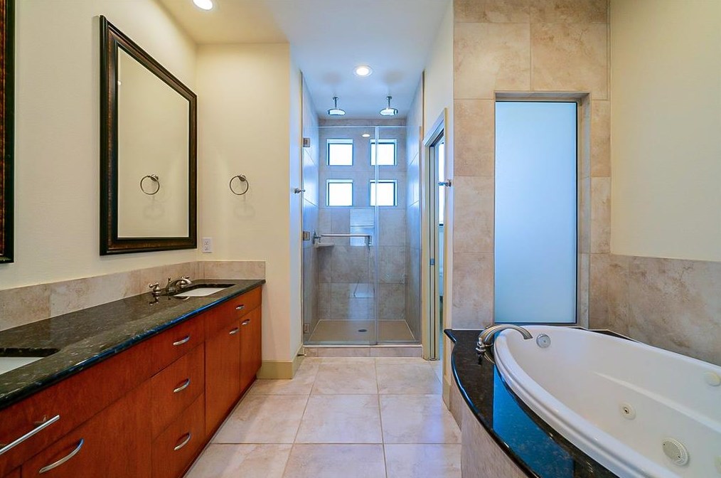 5624 Darling St, Houston TX  77007-1828 exterior