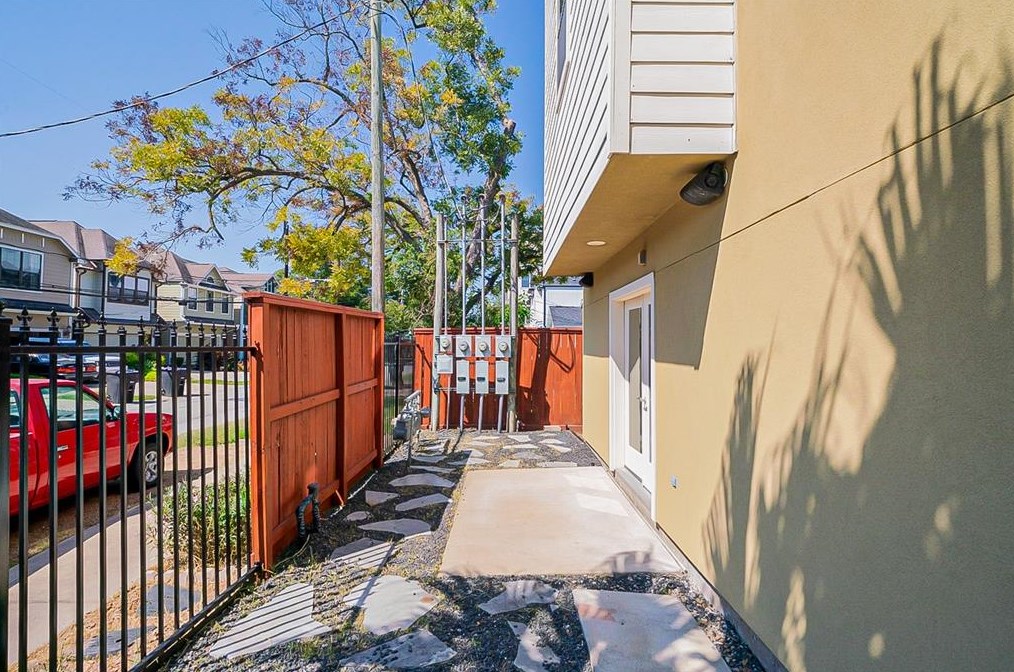 5624 Darling St, Houston TX  77007-1828 exterior