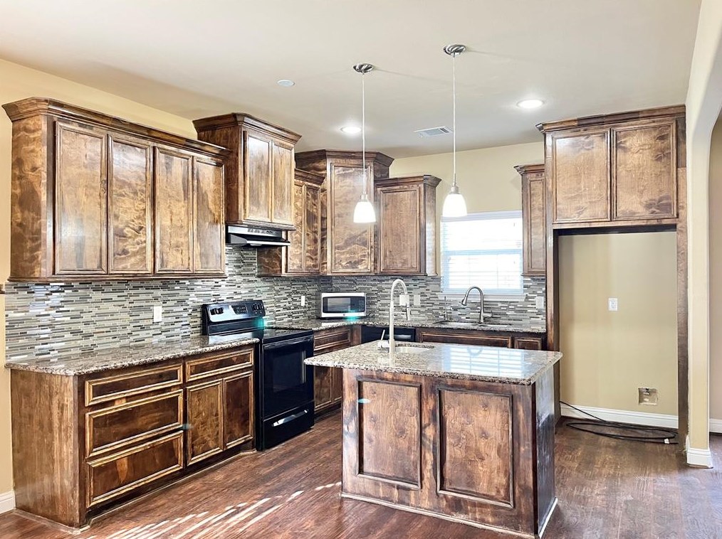 10502 Moorcreek Dr, Houston TX  77070-2944 exterior