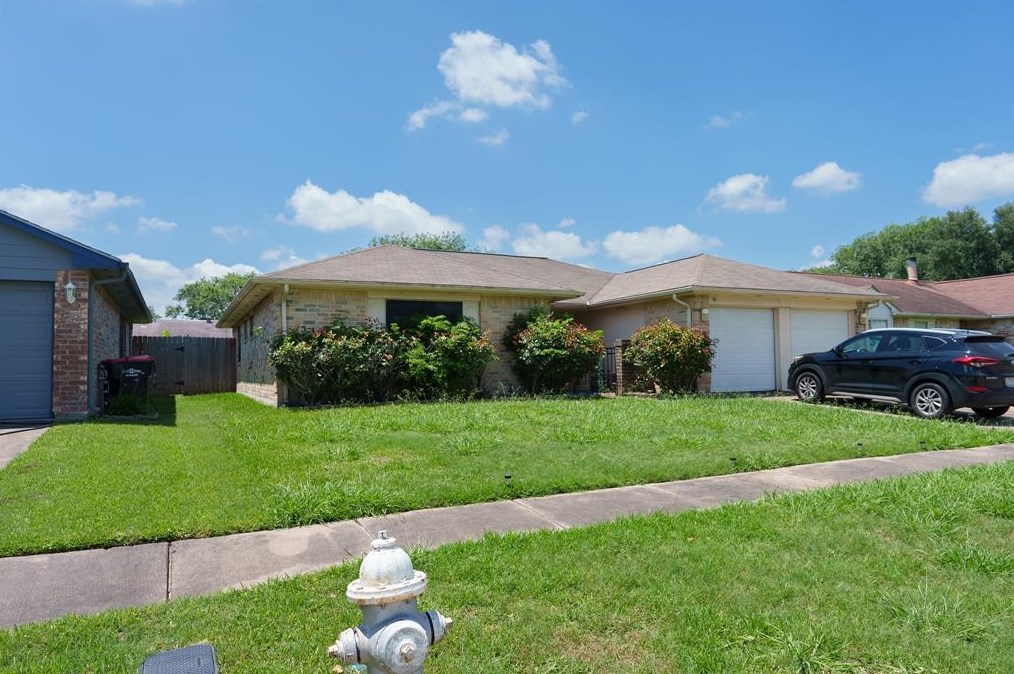 6702 Harpers Dr, Richmond TX  77469-5909 exterior