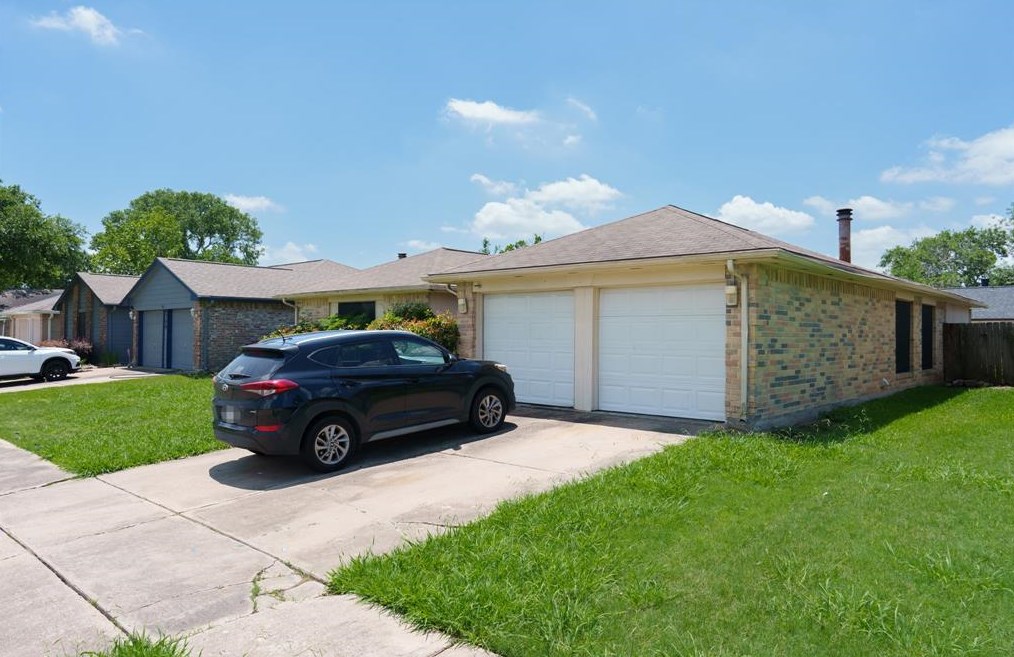 6702 Harpers Dr, Richmond, TX 77469
