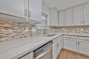 16310 Blossomwood Ln, Sugar Land, TX 77498 - Photo 20