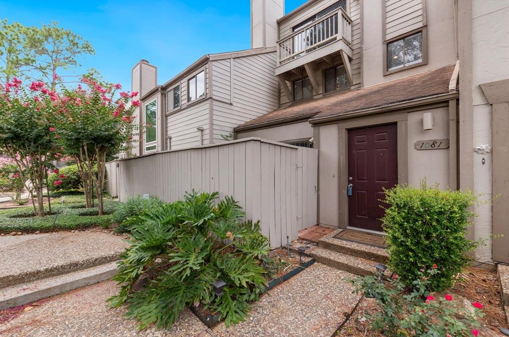 1081 Country Place Dr, Houston, TX 77079