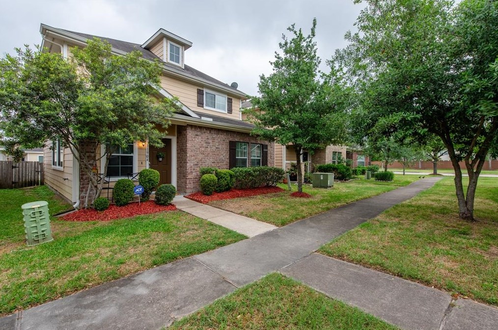 11904 Jelicoe Dr, Houston, TX 77047-3524