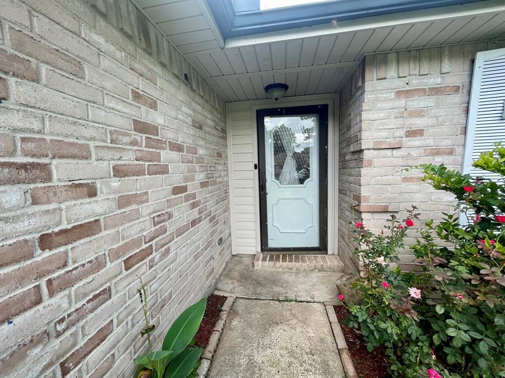 16818 Rippling Mill Dr, Sugar Land, TX 77498-1932