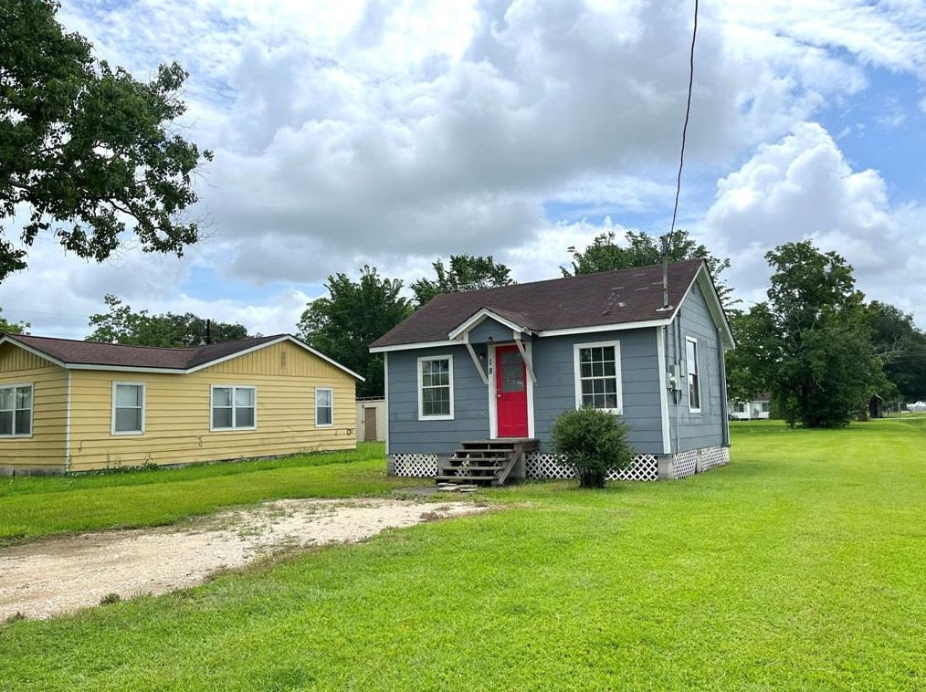 18 Avenue B, Van Vleck, TX 77482
