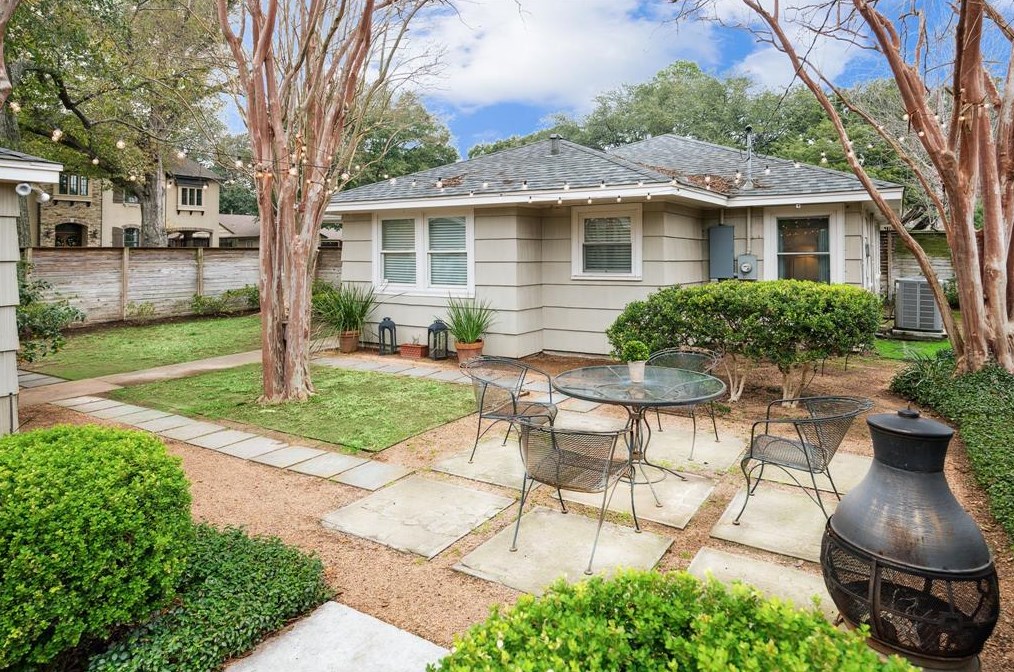 3927 Colquitt St, Houston TX  77027-6306 exterior