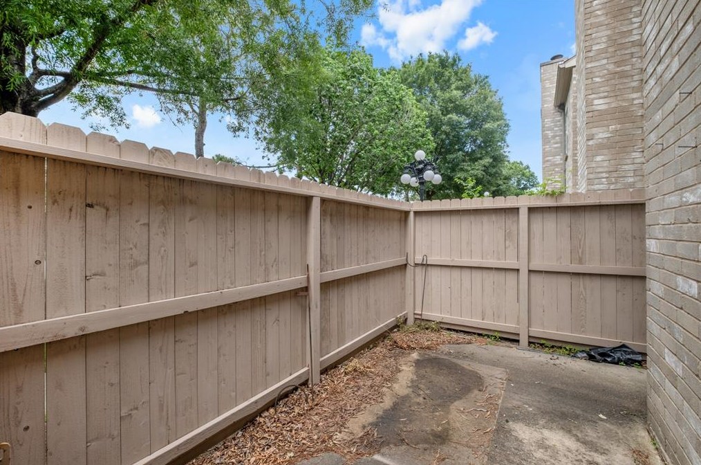 3124 Holly Hall St, Houston TX  77054-4136 exterior