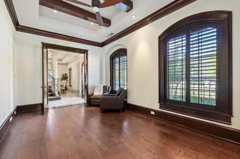 11901 Barryknoll Ln, Houston, TX 77024-4301