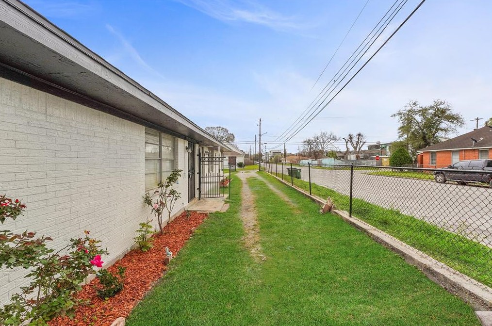 4303 Chapman St, Houston TX  77009-3461 exterior