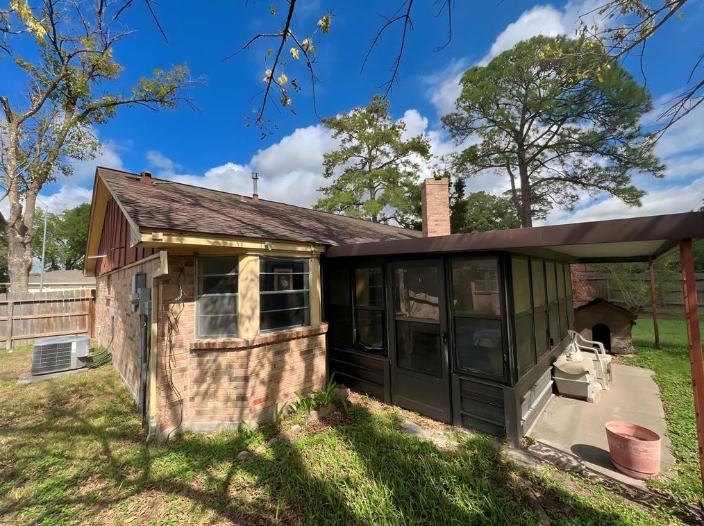 7403 Shady Arbor Ln, Houston TX  77040-4607 exterior