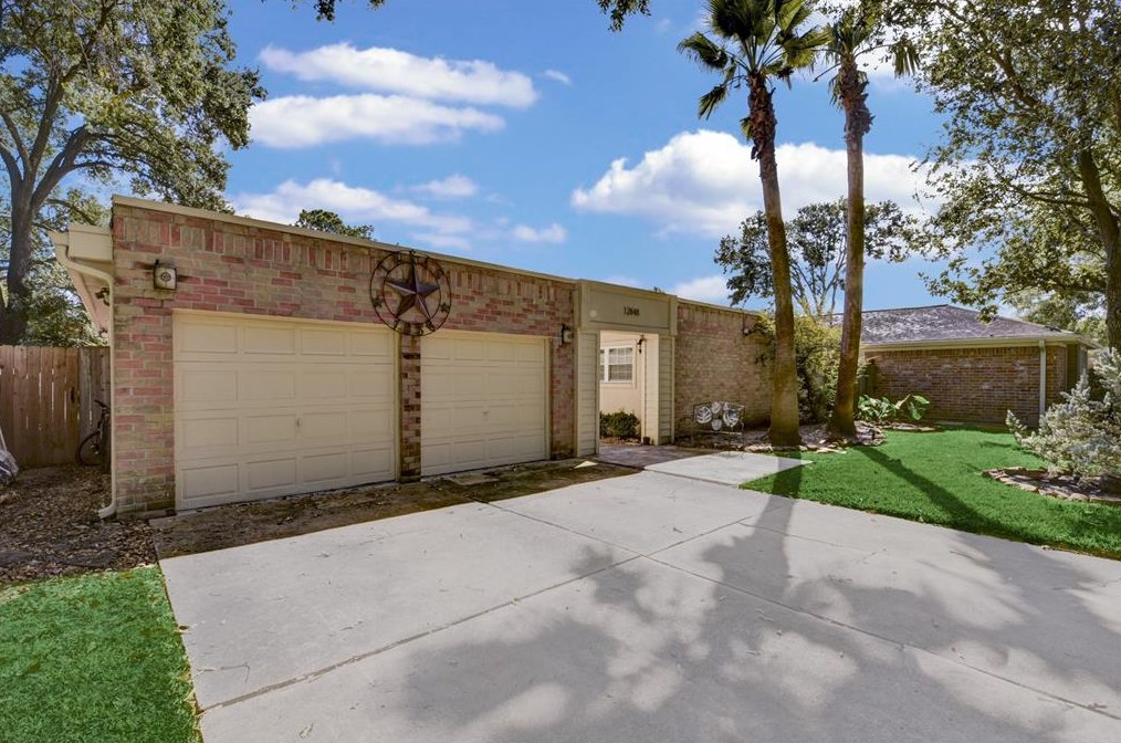 12848 Westleigh Dr, Houston, TX 77077