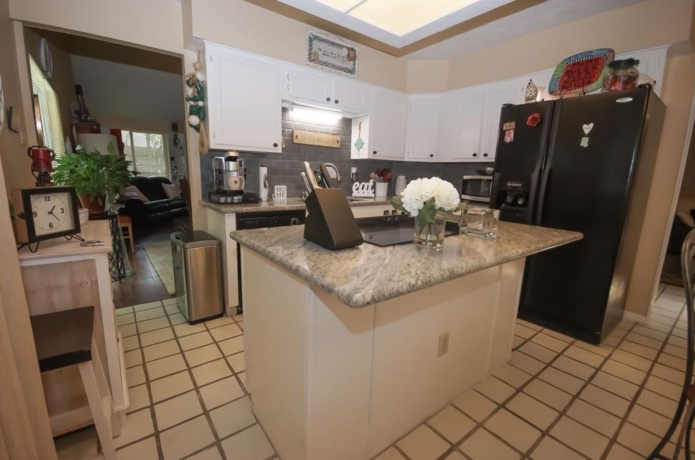 16810 Finewood Way, Houston TX  77058-2225 exterior