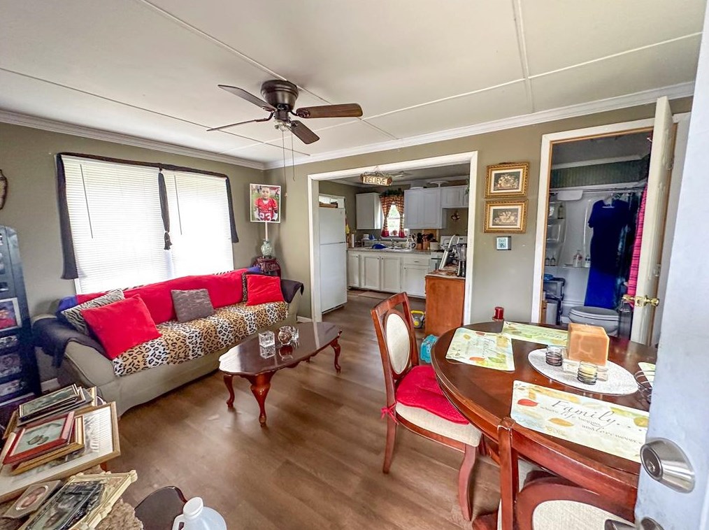 108 6th St, Jones Creek, TX 77541-5844