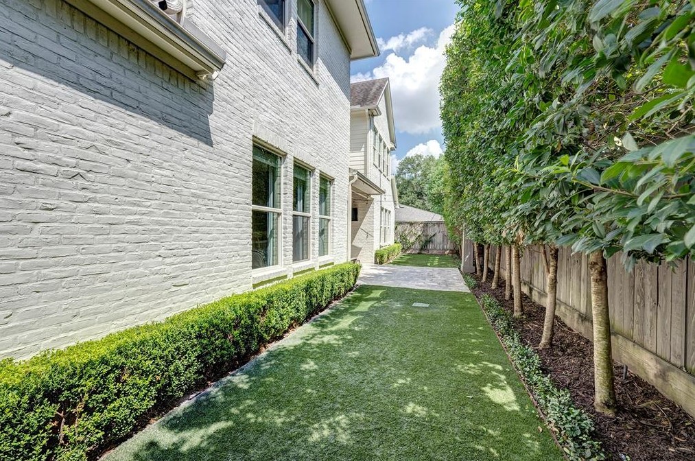 6219 Ella Lee Ln, Houston TX  77019-6310 exterior