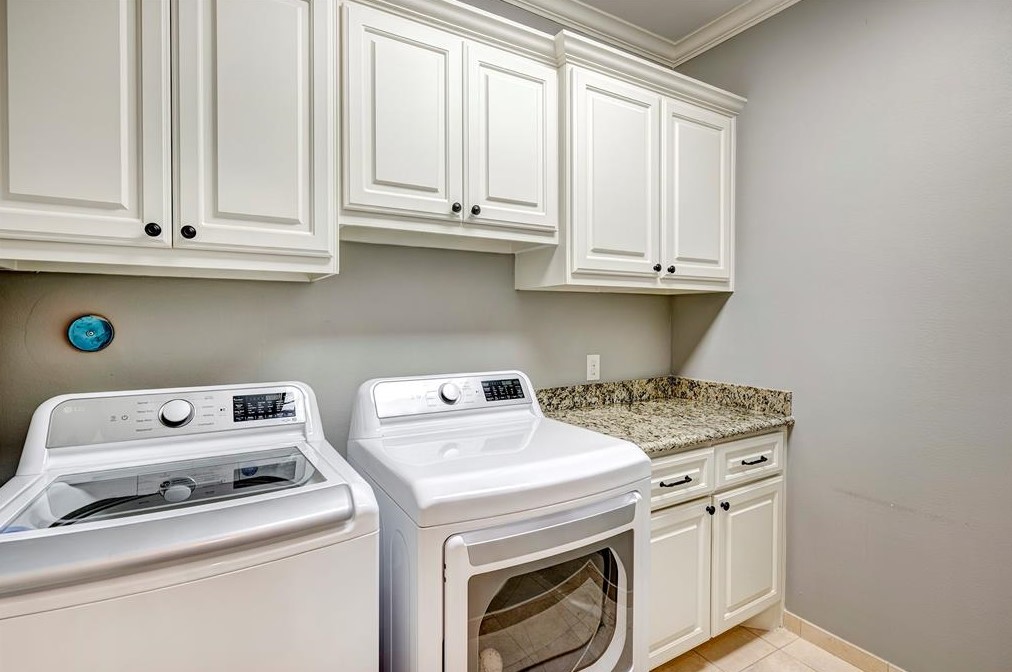 6219 Ella Lee Ln, Houston TX  77019-6310 exterior