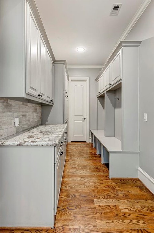 6219 Ella Lee Ln, Houston TX  77019-6310 exterior
