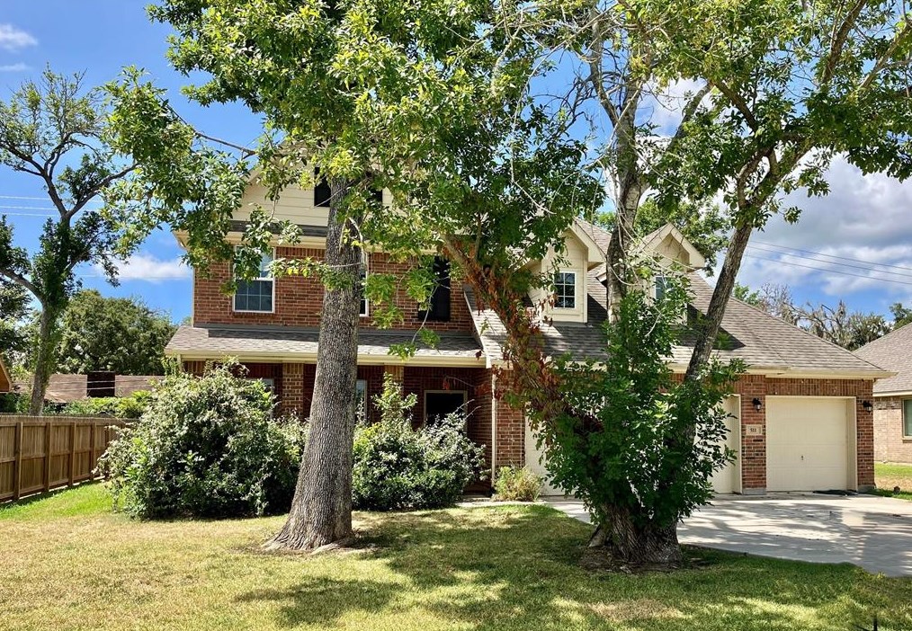 511 Moore St, Richwood, TX 77531-2524