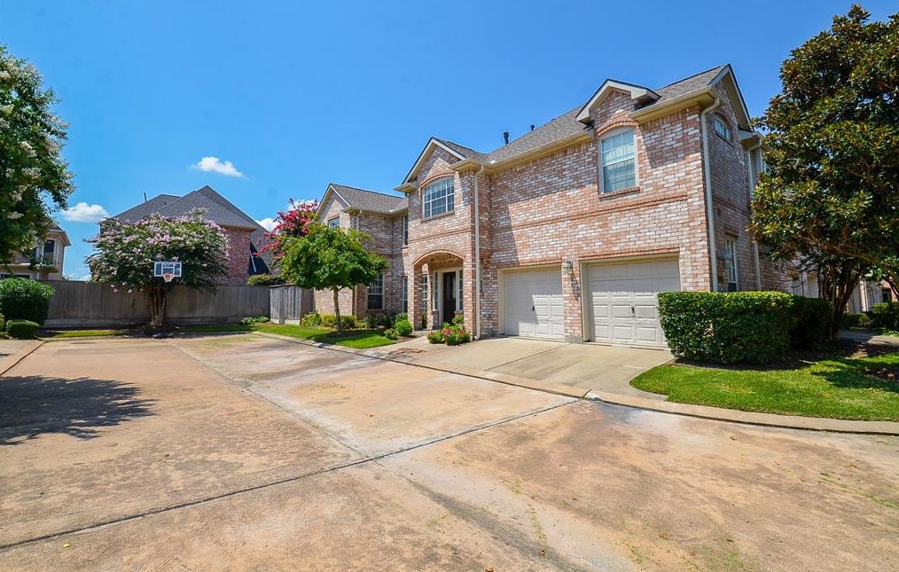 1026 Enclave Sq N, Houston, TX 77077