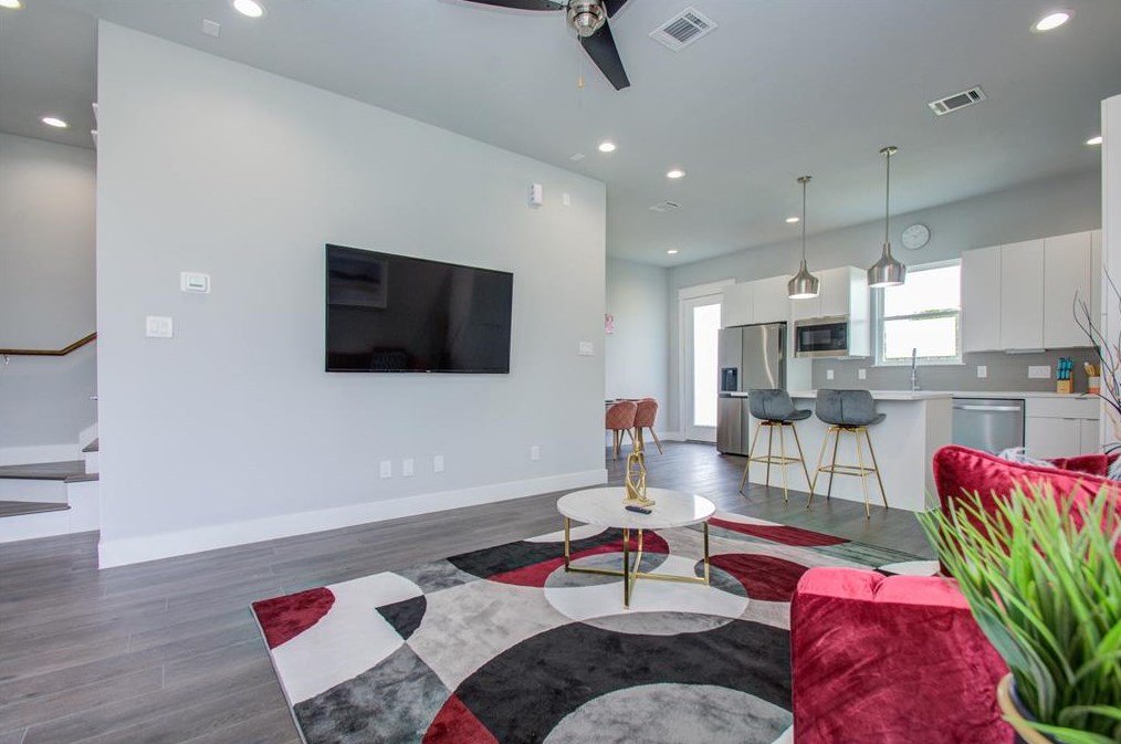 2549 Hollister St, Houston TX  77080 exterior