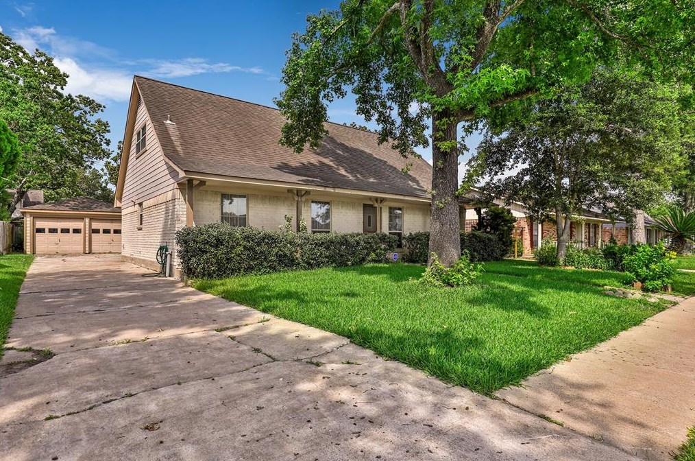 12626 Huntington Field Dr, Houston, TX 77099-3616