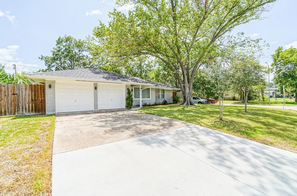 7613 Albacore Dr, Houston, TX 77074-6501