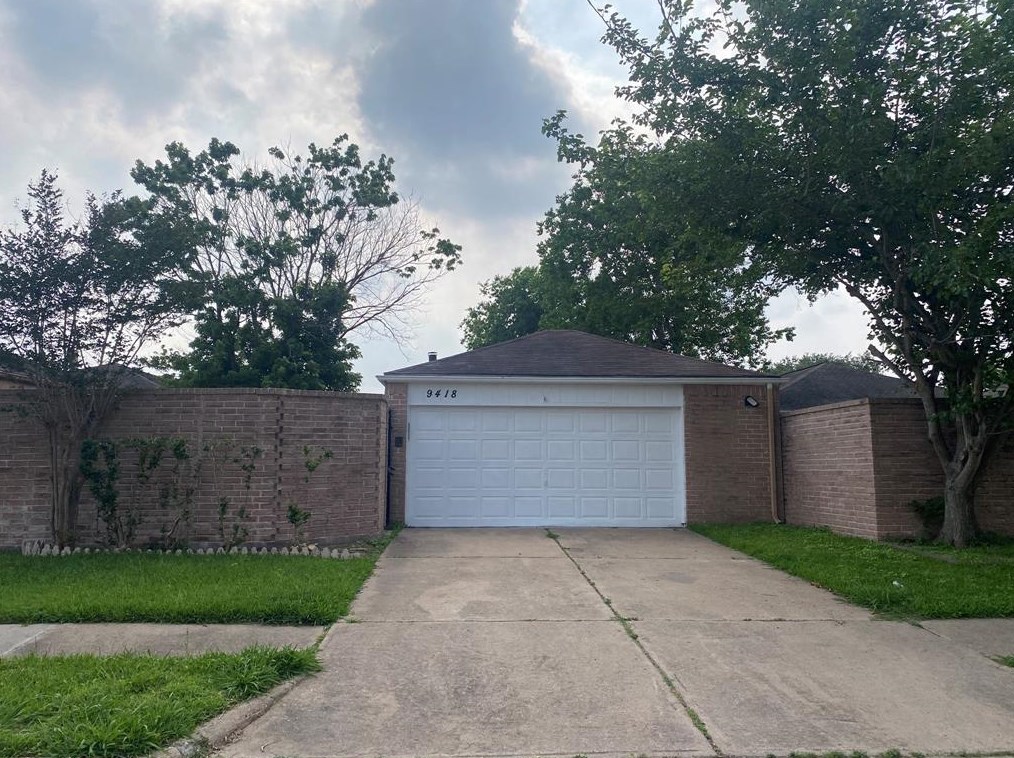 9418 Clipperwood Pl, Houston, TX 77083