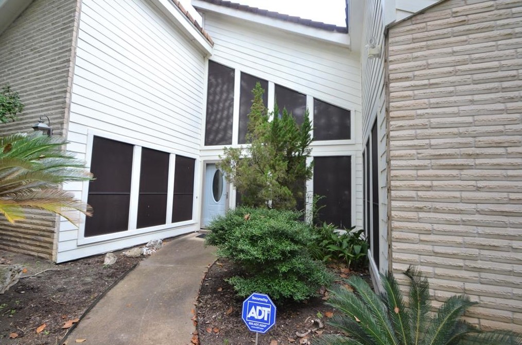 1715 Creekside Dr, Sugar Land, TX 77478