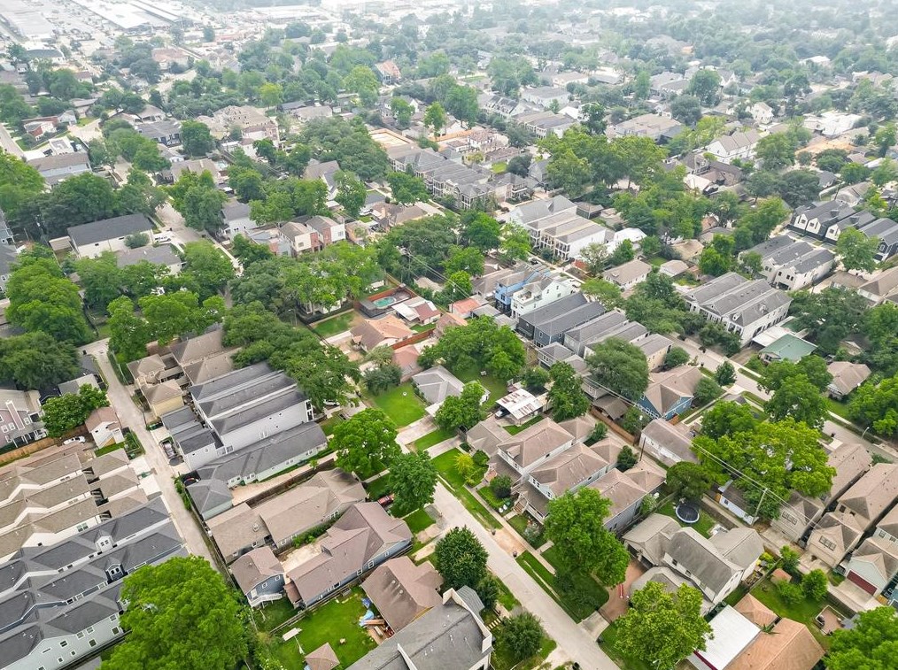 830 27 St, Houston TX  77008-2201 exterior