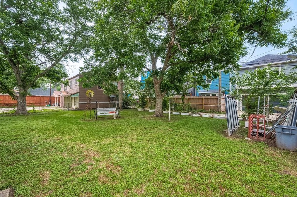 830 27 St, Houston TX  77008-2201 exterior