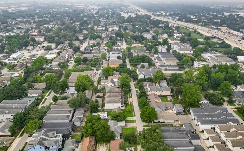 830 27 St, Houston TX  77008-2201 exterior