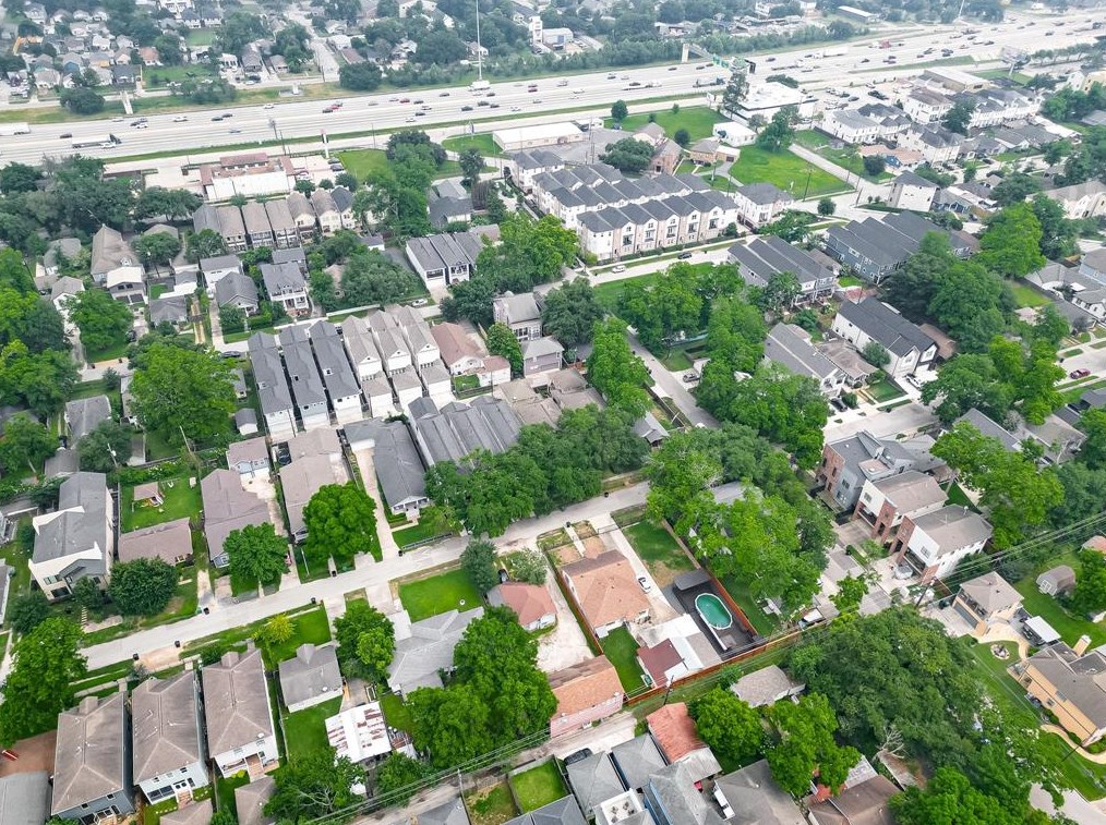 830 27 St, Houston TX  77008-2201 exterior