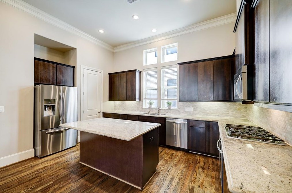 9609 Fannin Sta E, Houston, TX 77045