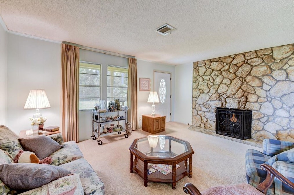 161 Thompson Rd, Stephen Creek, TX 77331-7445