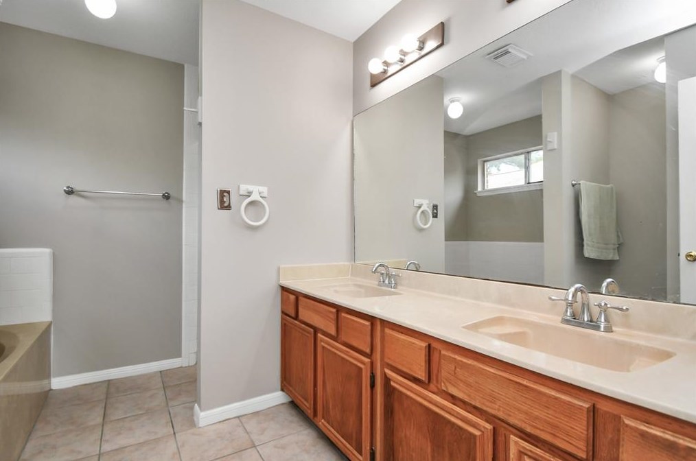 9107 Rippling Fld Dr, Houston TX  77064-4840 exterior