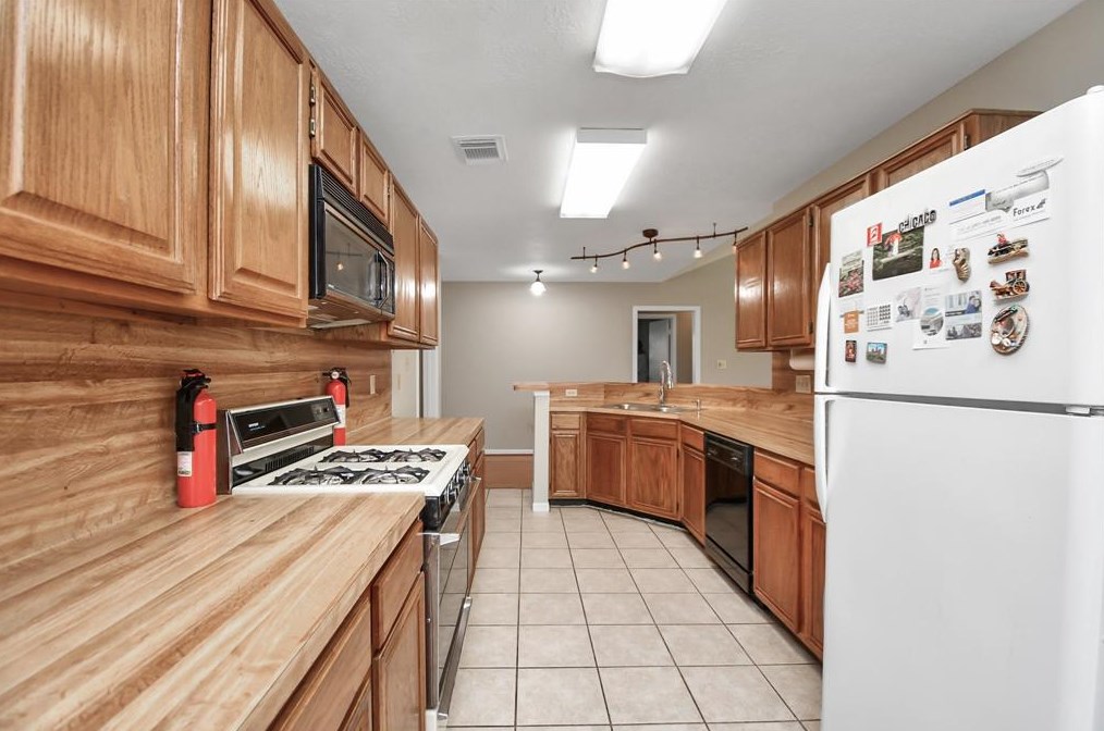 9107 Rippling Fld Dr, Houston TX  77064-4840 exterior