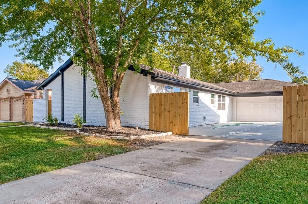 7719 Dawnridge Dr, Houston, TX 77071-2631