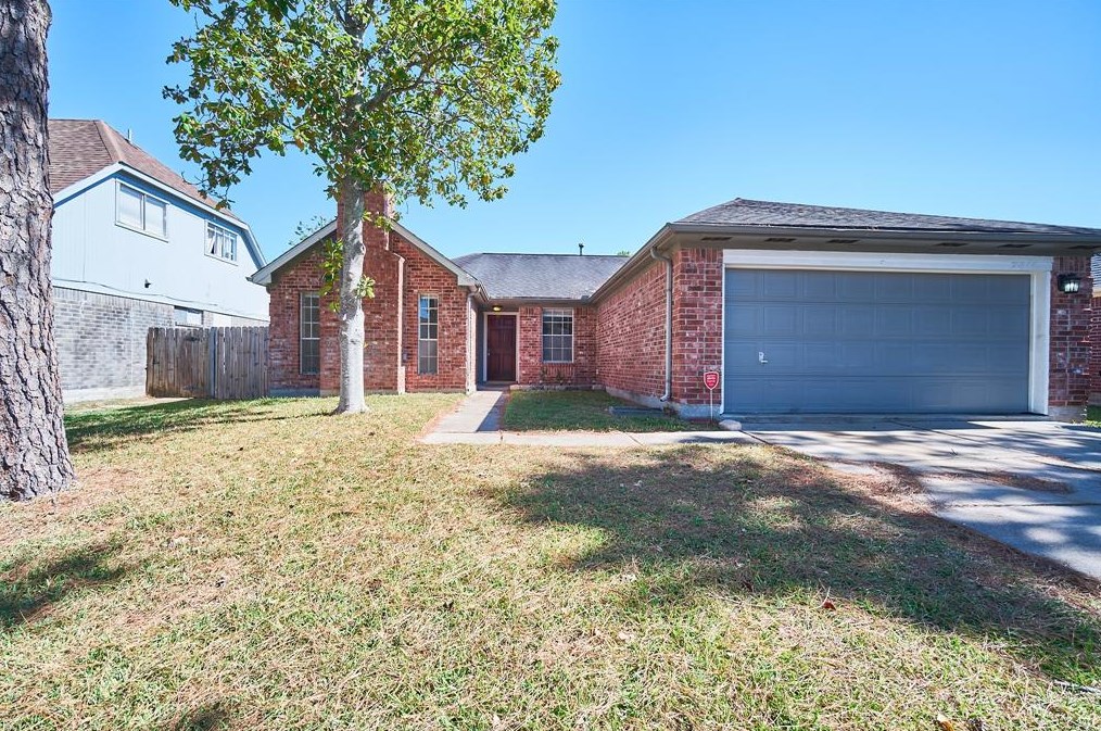 7811 Londres Dr, Houston, TX 77083
