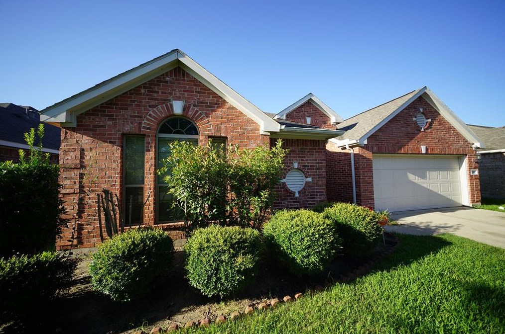 2002 Golden Creek Ln, Richmond, TX 77469