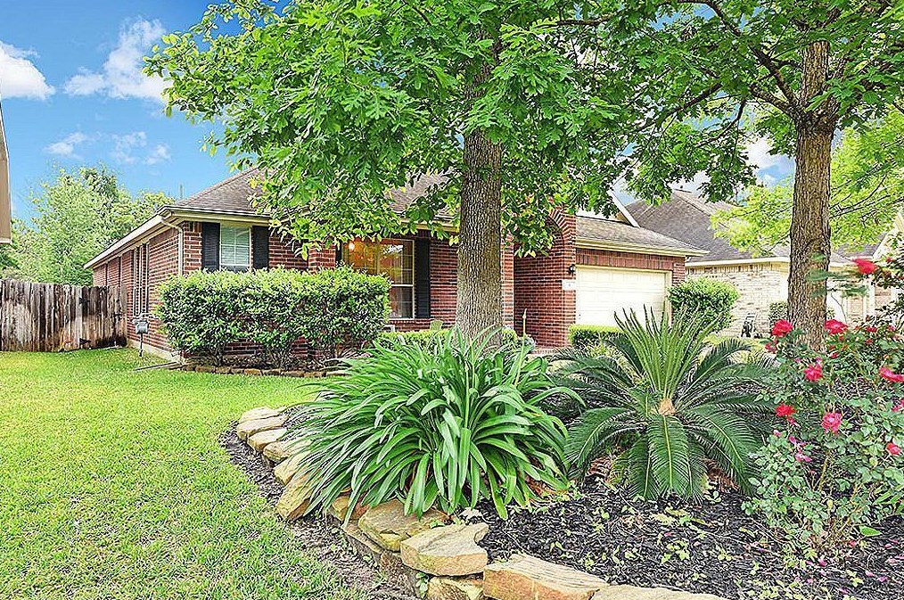 6 Queenscliff Cir, Spring TX  77382-1771 exterior