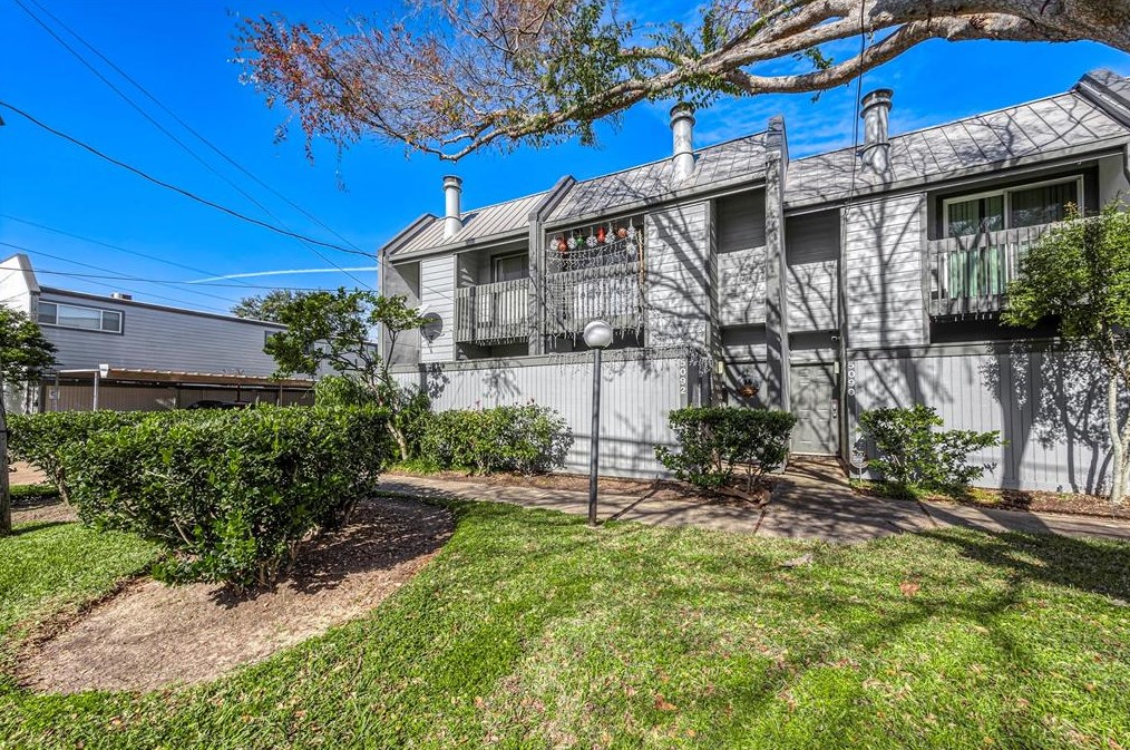 5094 Glenmont Dr, Houston, TX 77081-2127