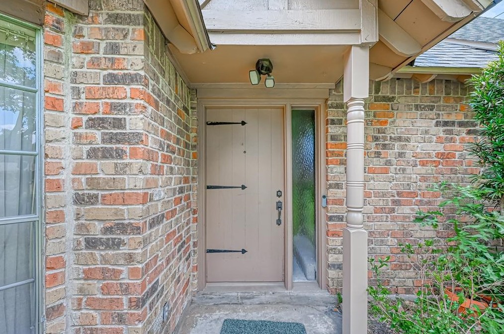 2835 Triway Ln, Houston, TX 77043-1809