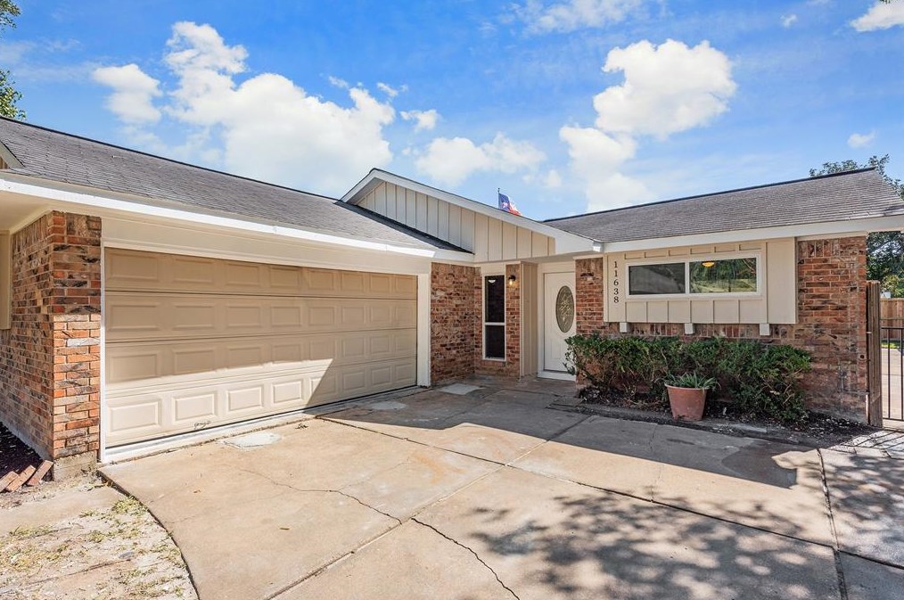 11638 Kirkhollow Dr, Houston, TX 77089-2320