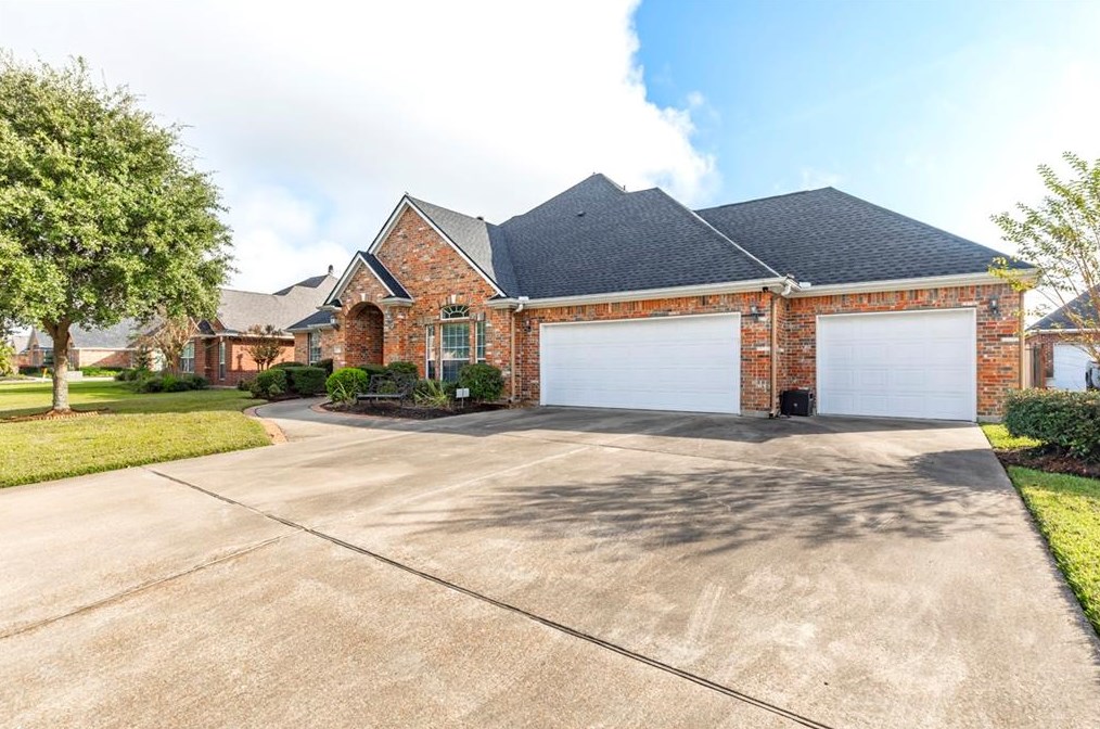 3753 Champions Dr, Beaumont, TX 77707-5472