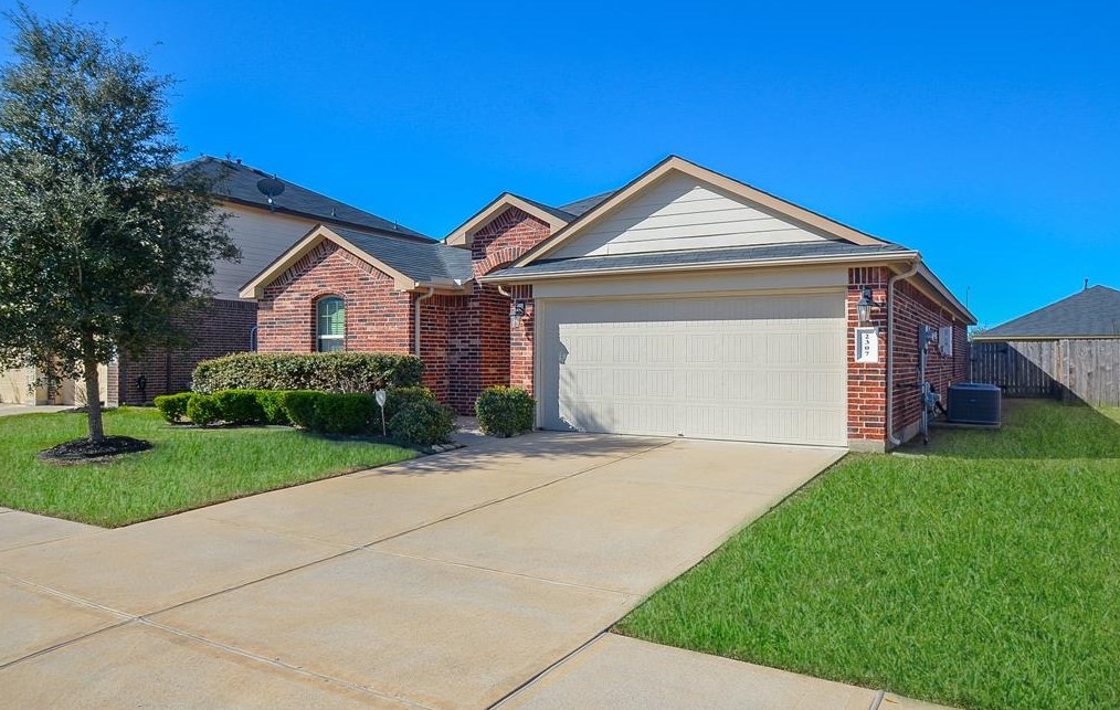 2307 Manchester Crossing Dr, Fresno, TX 77545
