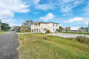 160 Darden, Anahuac, TX 77514 - Photo 6