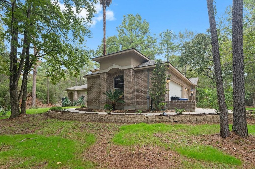 42 Lake Forest Cir, Conroe, TX 77384